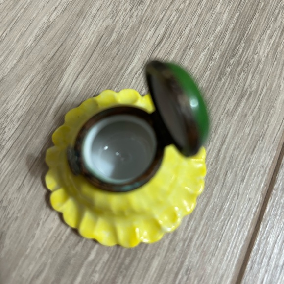 Limoges France Handpainted Yellow Daisy Trinket Box. 2” W x 1 1/8” H. No chips - Picture 2 of 8